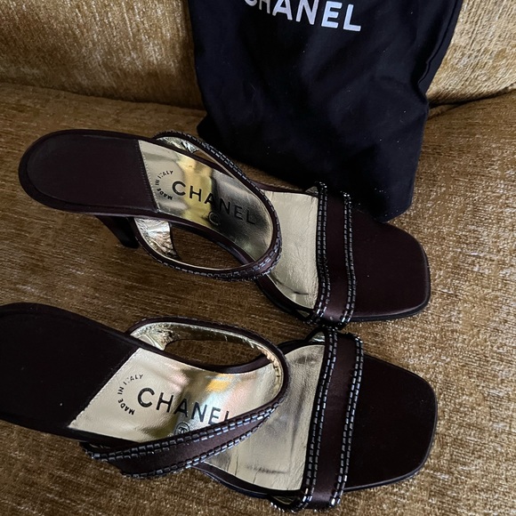 AUTHENTIC CHANEL SATIN SANDALS - Picture 3 of 7